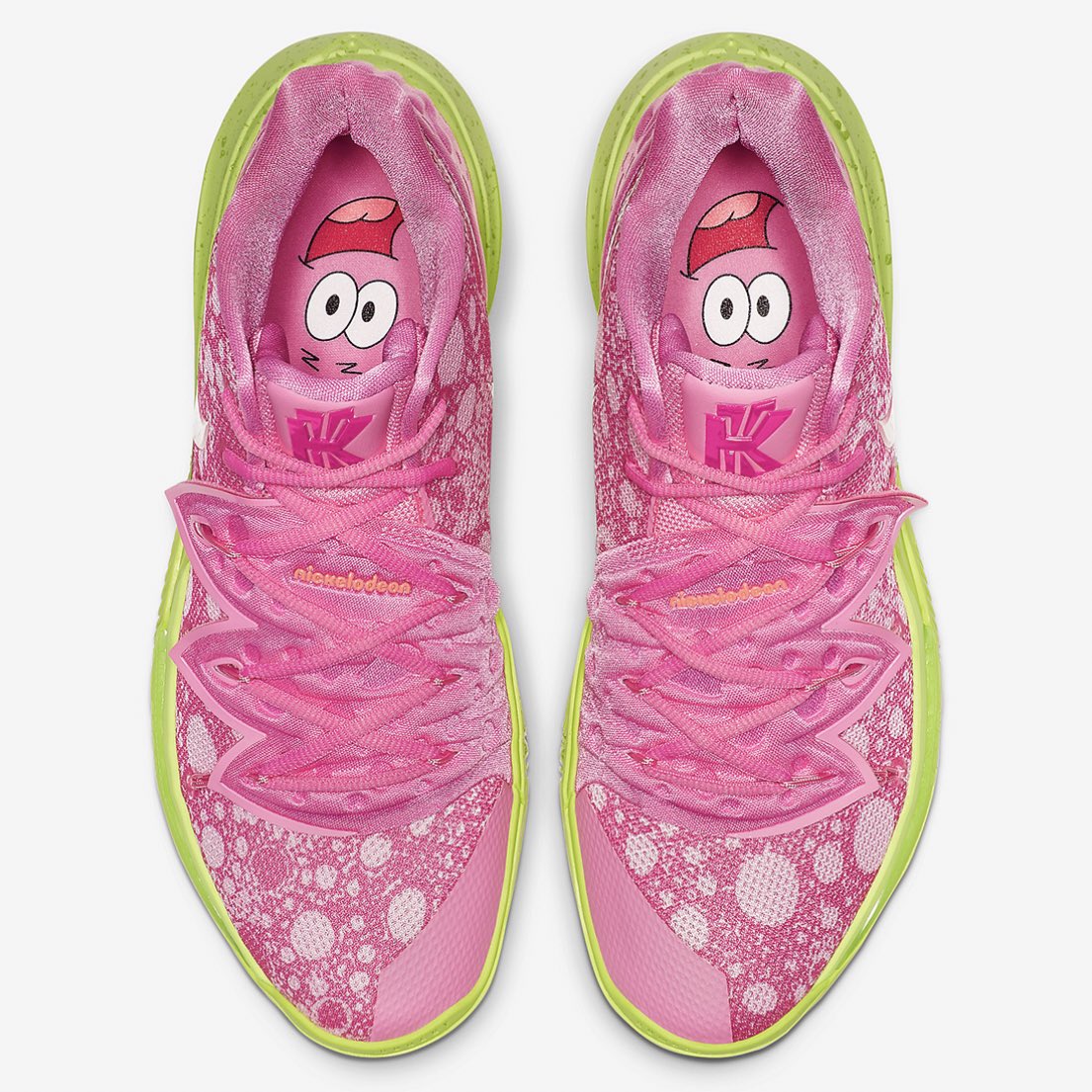 Morimori2525 Twitterren Kyrie Spongebob 海外8 10発売予定 ナイキ カイリー5 スポンジ ボブ スポンジボブに登場するキャラクターデザインがバッシュに落とし込まれたデザインとなっている カイリー5 最後のコラボモデルとも言われています 合計5種類発売予定