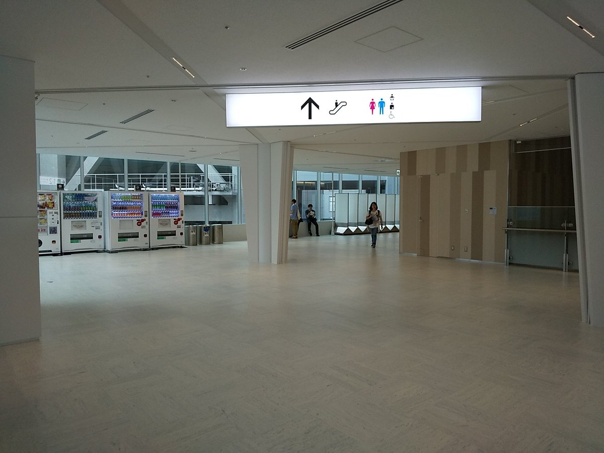 コスプレnews Twitterissa ビッグサイト南展示場3 長い通路の先にはコンビニ の開店予定地が なんで展示場オープンに間に合わなかったんだろうか コスプレnews Twitterissa ビッグサイト南展示場3 長い通路の先にはコンビニ の開店予定地が なんで展示場オープンに間に合わなかったんだろうか