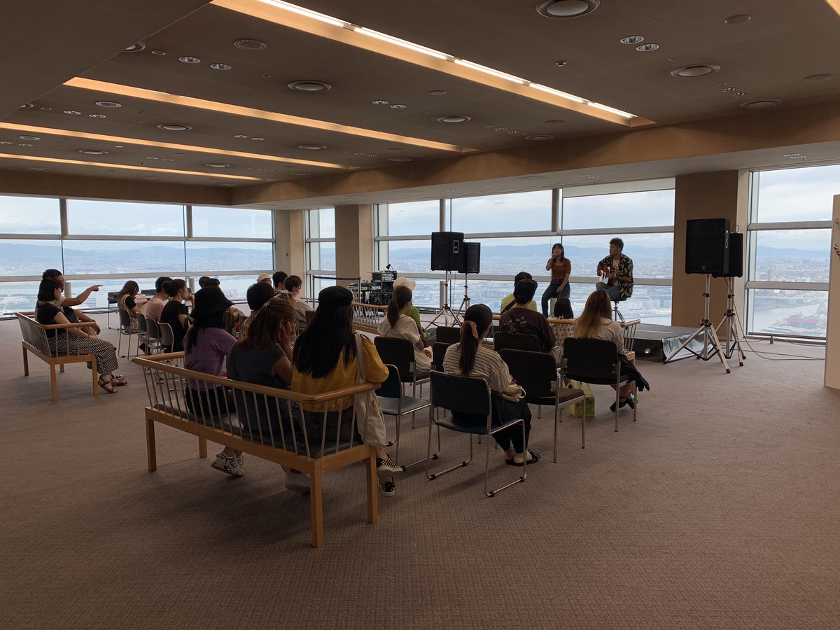 CosmosView52's tweet photo. 【イベント当日】
『CosmosView』スタートしました!
1組目 あうる さん!
素敵な歌声と音色を奏でてくださってます🎶
#あうる #アコースティック #ESP #CosmosView https://t.co/no7n3OybUE