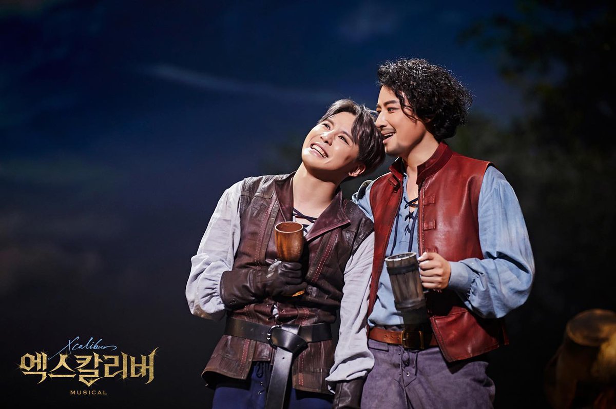 [사진] emk_musical IG

#MUSICAL #XCALIBUR
#찬란하게빛나는 #영웅들의 #명장면

널 지켜줄게 나 어려울 땐
네가 날 도와줘
우리는 친구 세상 하나뿐인 내 편

'변하지 않을 영원한 연대' 中
⠀
#뮤지컬 #엑스칼리버 ⚔️
instagram.com/p/B0KvSg8HUDO/
#김준수 #XIA #준수 #시아준수 #JUNSU #샤아더 #샤더왕