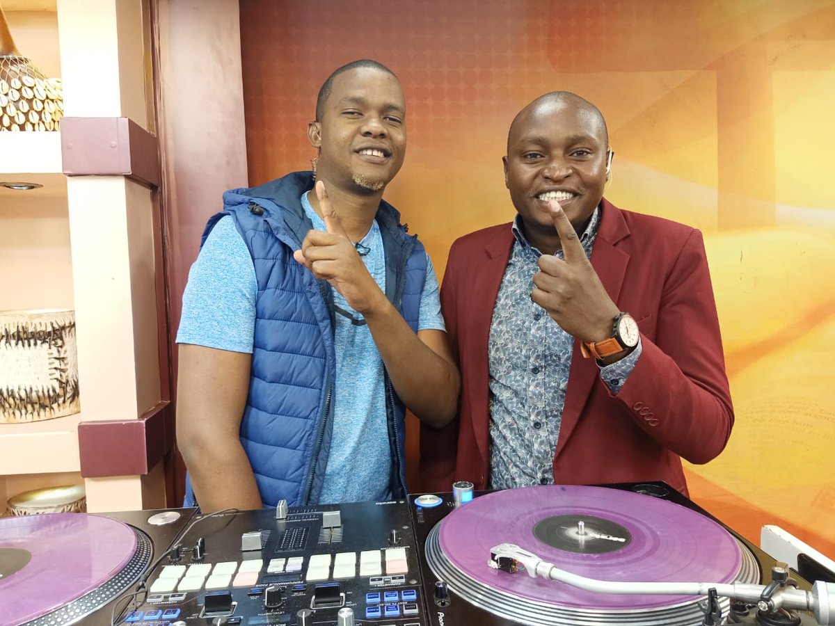 Kanitha wa #Gukunguiya Starts NOW!!! Gukunguira na Gukunguiya Utugi wa Magegania uria Mwathani atuhumbite Umuthi. <a href="/pkkaritei/">Kamau Karitei</a>  Keziah Wa Kariuki na <a href="/DjChrisStylus/">Dj Chris Stylus</a> in the MIXX. SMS 21182