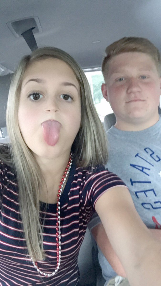julialyle20's tweet photo. happy birthday @mbal2442 !!! Miss &amp; love you lots💓💓💓 https://t.co/oEBDH12jj5