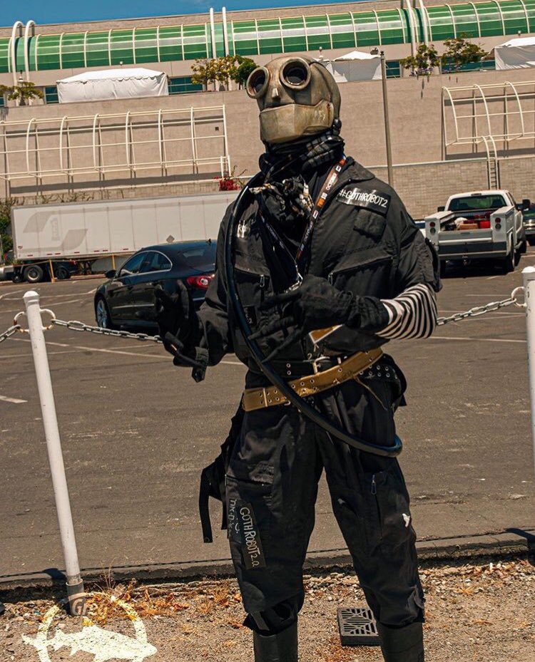 LawrenceHollie's tweet image. A couple of photos of my good friend, musician Goth Robot 2.0. at San Diego Comic-Con 2019. #gothrobot #gothrobot2 #SDCC2019