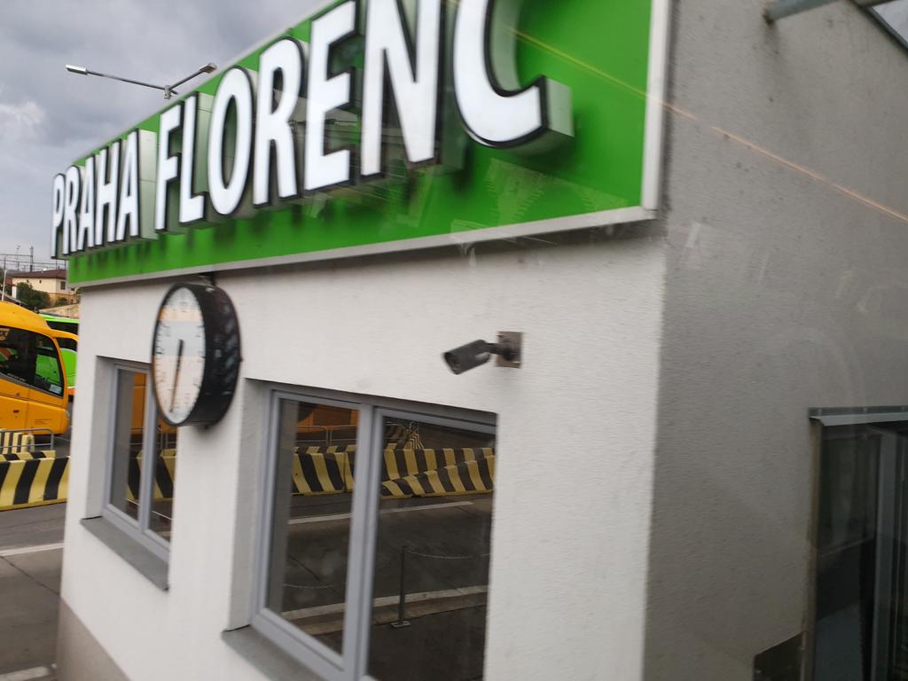 I have arrived. This back isn't mine! But gooooood morning from Prague.