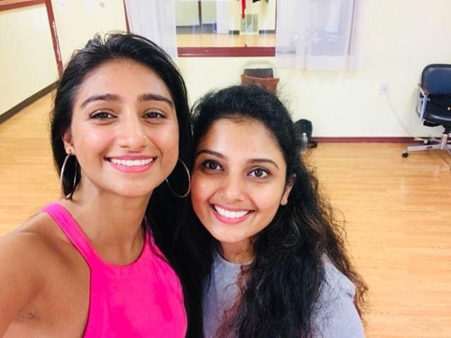 MohenaSinghWeb's tweet photo. #ThrowBackDiaries

To,
Dance Ki Rajkumari,
Mohena Kumari Singh
@SinghMohena 📷 at  Workshop of Chamakte Sitaaray @IndianicaAcadem 2019 of New Jersey, USA with other students.

#CS2k19 #NewJersey #Workshop

#MohenaAddicted #Mohena #MohenaSingh #MohenaKumari #MohenaKumariSingh https://t.co/uVAiOE5fnl