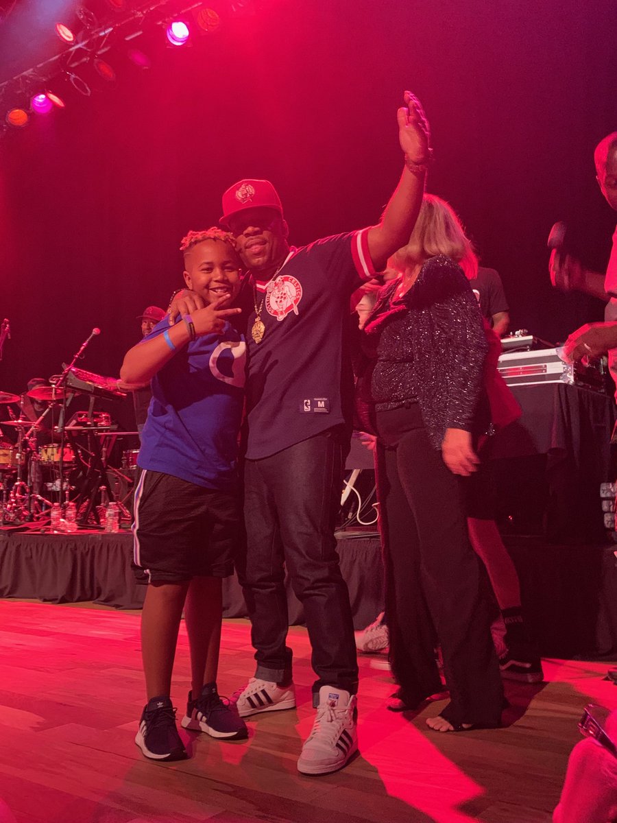 RJ on stage at the BBD concert with Mike Bivins. Good lookin out Mike