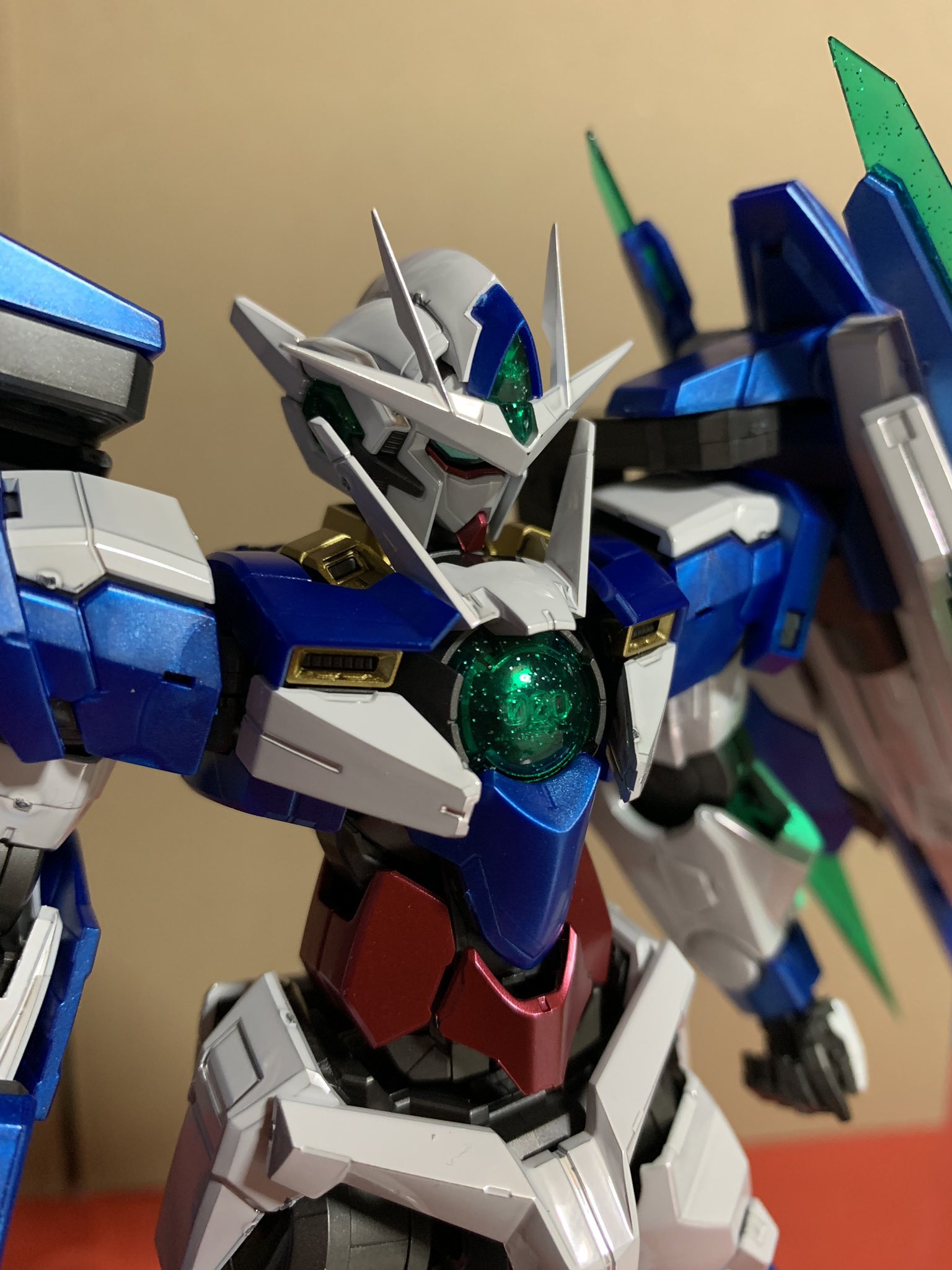 MG 1/100 ダブルオークアンタフルセイバー ［スペシャル
