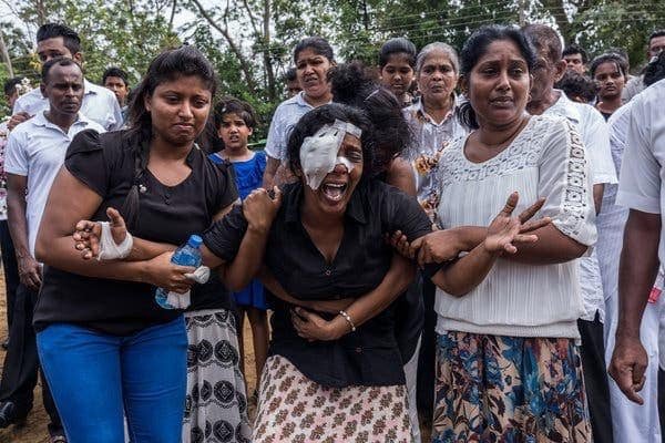 Neetwit's tweet photo. "මේ අසරණ මිනිසුන්ගේ දෙනෙතින් හෙලන කඳුලක් කඳුලක් ගානේ අප්රේල් 21 පාස්කු දින ම්ලේච්ඡ ප්රහාරයට මග පෑදූ නොමිනිසුන්ට ශාප වේවා"
#MakeLankaSafeAgain! #lka #sriLanka #SriLankanPolitics #Colombo @ApiWenuwen @nirowa74 @ReflectMind #EasterSundayAttacksSL #EasterBombing https://t.co/v31G8Z7xzD