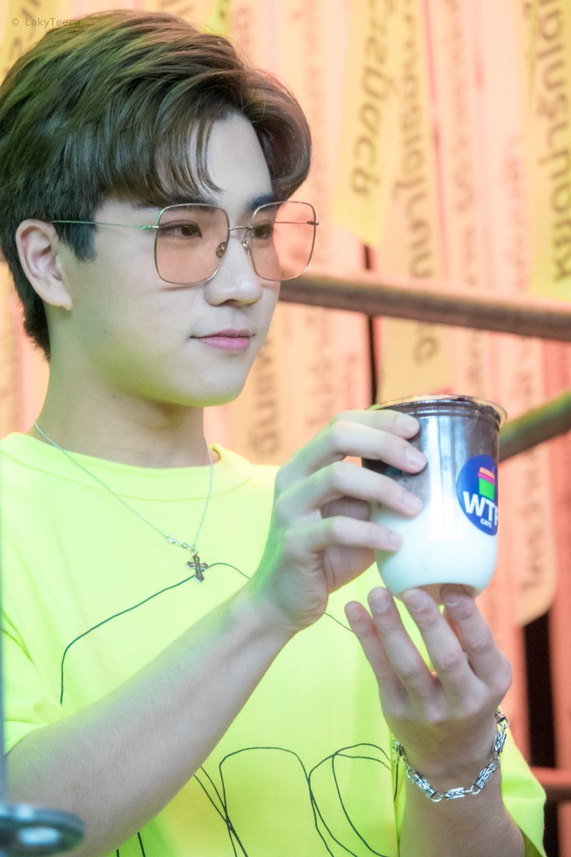 LAky2211's tweet photo. [290619] #PerthDayCafe 🖤🐯
@perthppe 
#WhatTheFest2 
#PerthTanapon
#รอยยิ้มของชูครีม
#พวกของเจื๋อ https://t.co/uh1MB1wnC7