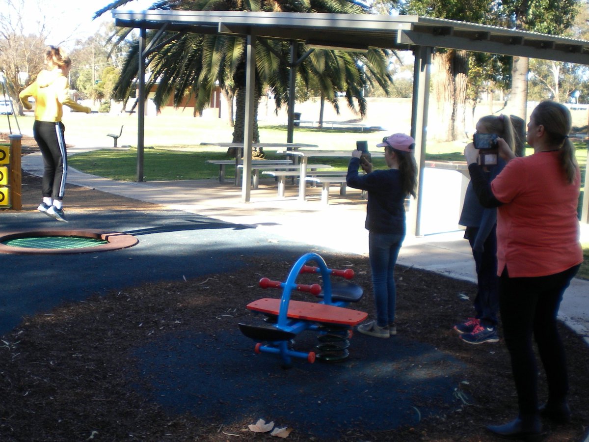 GilLibrary's tweet image. More pics from yesterday&apos;s Young Filmmakers Bootcamp-from film plan to Cut! and then on to screening- all in one day!  Thank you @EeeVeeDee, Dubbo Filmmakers, @oranaarts, @RegionalArtsNSW for a fantastic learning experience that the young people loved!
