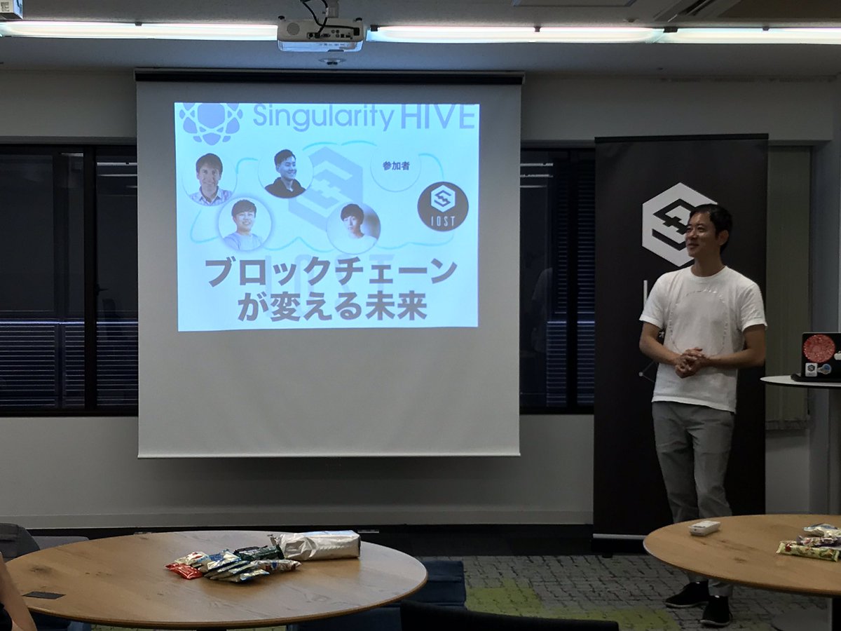 MayatoHattori's tweet photo. 大阪のブロックチェーンコワーキングスペースSingularity Hiveのイベントに初参加!
「ブロックチェーンで変わる未来」
大阪のブロックチェーンコミュニティアツいなー。#ブロックチェーン #SingularityHive https://t.co/217V2kelJo