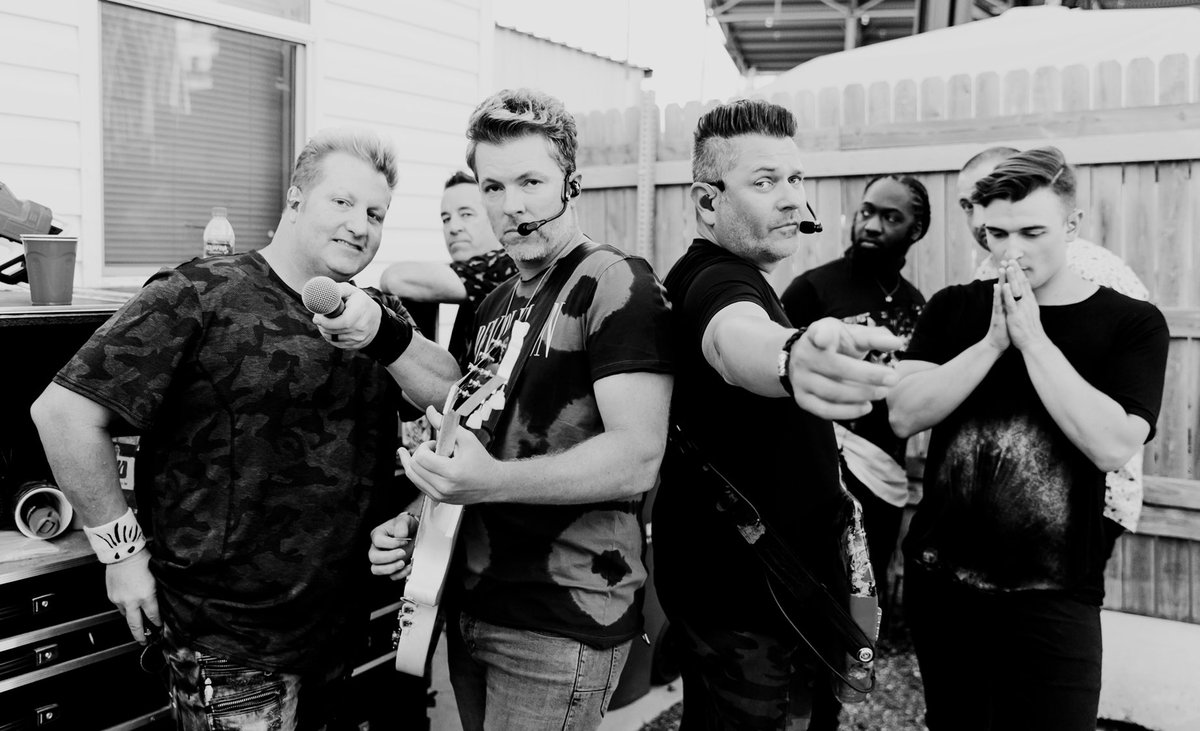 I love these guys! #flattsfamily <a href="/rascalflatts/">Rascal Flatts</a>
