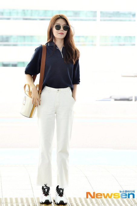 [PHOTO]  190721  Sooyoung - ICN Airport D_-quiBU4AERcsv?format=jpg&name=small