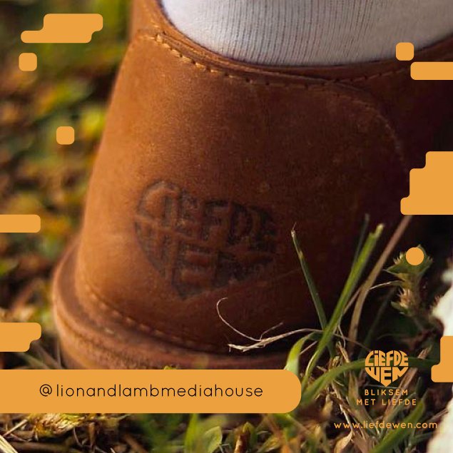 Die #VerkennerVellie speel sy rol goed in @LionAndLambMediaHouse se trou-fotosessie 😁

#LiefdeWen hou van troues, so as jy iets kort vir jou trou... laat weet ons 📞

#BliksemMetLiefde 👊❤️