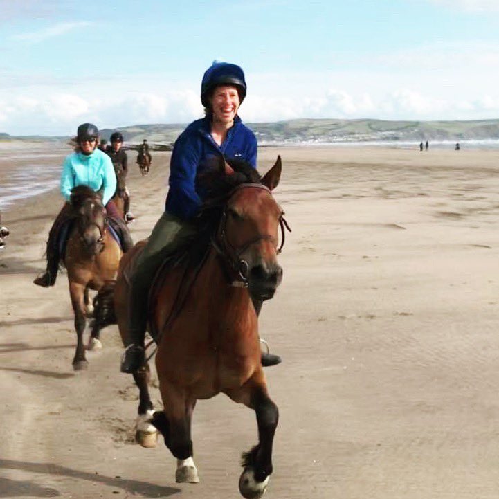 These happy horses and riders have ridden from one side of Wales to the other, finishing their trail yesterday, with a blast along the beach at Borth. No wonder they’re smiling! Would you like to tick this world-class trail ride off your bucket list in 2020? #horseridingholidays