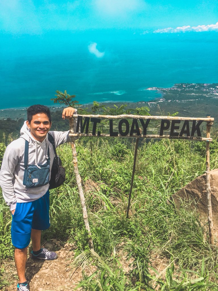 KclKirson's tweet photo. We’ve reached the peak and it was overwhelming. 👌🏻😊🌄
 #MtLoay https://t.co/6ojdCzaTvO