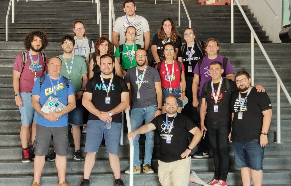 andreuibanez's tweet photo. Un año más la comunidad de desarrolladores de Google, el @GDG_ES, ha estado presente en el mayor evento tecnológico de España, con un panel de 18 ponentes que han presentado una variedad de temas actuales y tenido una gran experiencia. Nos vemos en @TLPInnova 2020 @TLPTenerife https://t.co/b8QR11rj2z
