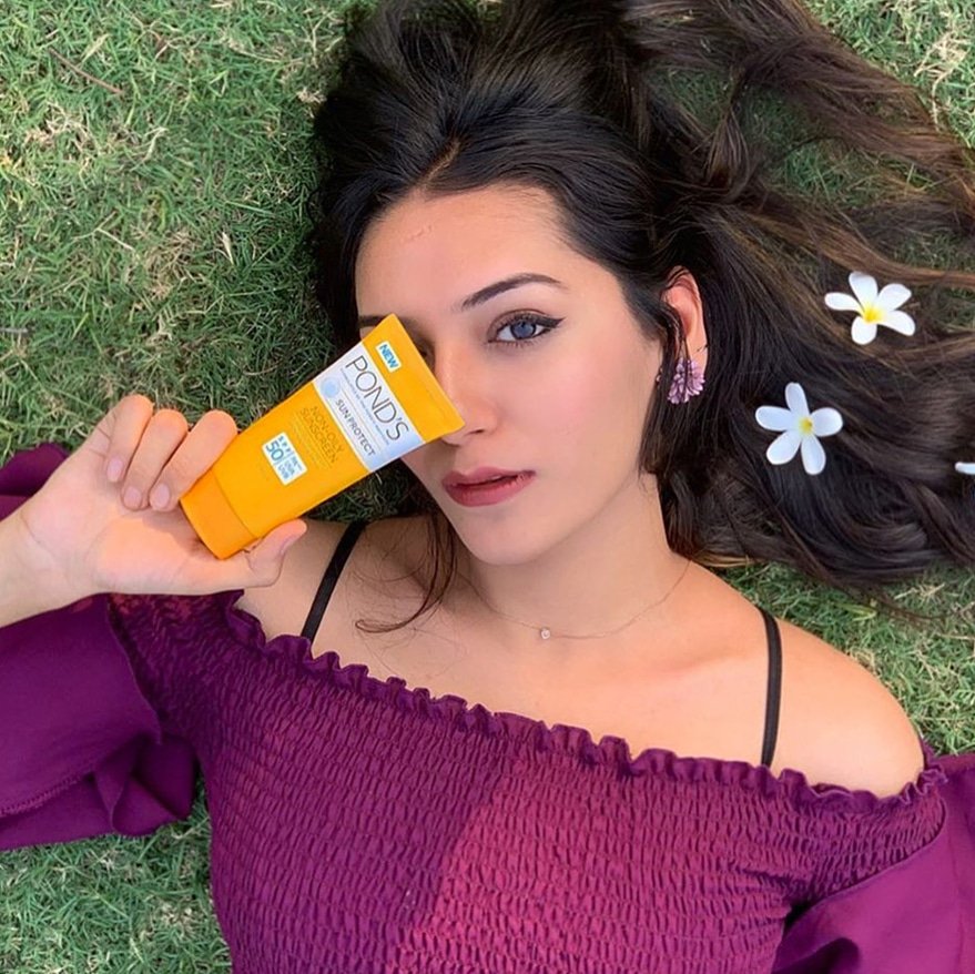 PondsIndia's tweet photo. What’s no.1 on your skin’s wishlist?
Pond’s Non-Oily Sunscreen!🌞
Dermat tested for all skin types, it is a must have!
Tag a friend who loves to stay outdoors!
#Repost from Simran Bugga
#Ponds #PondsIndia #BeSunReady #Skincare #Beauty https://t.co/uw6IOWp7Ba