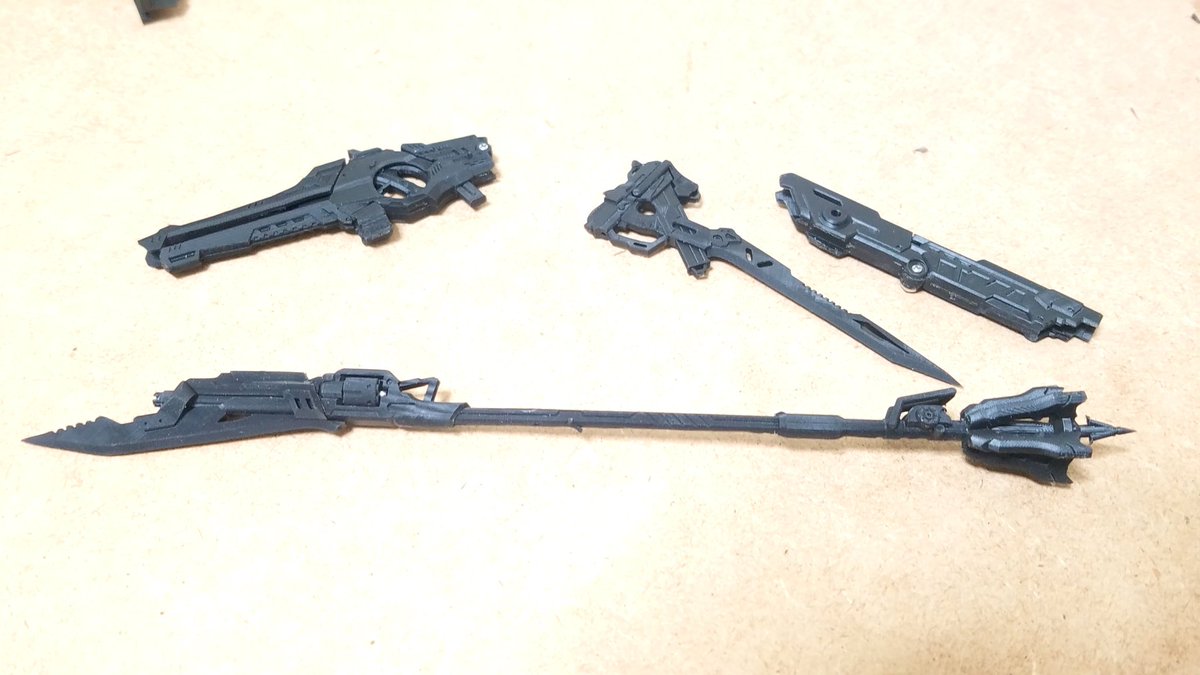 柊伽 Shukaｰ בטוויטר ワンフェスで変形武器3種類持っていきます 上2つはこれまでもツイートしたものですが槍は新作です メイス部分は先端に磁石を入れられるものとアンカー付きのものを二種付属 リボルバーはサイドアウトギミックを搭載 メイスを延長して振り回す