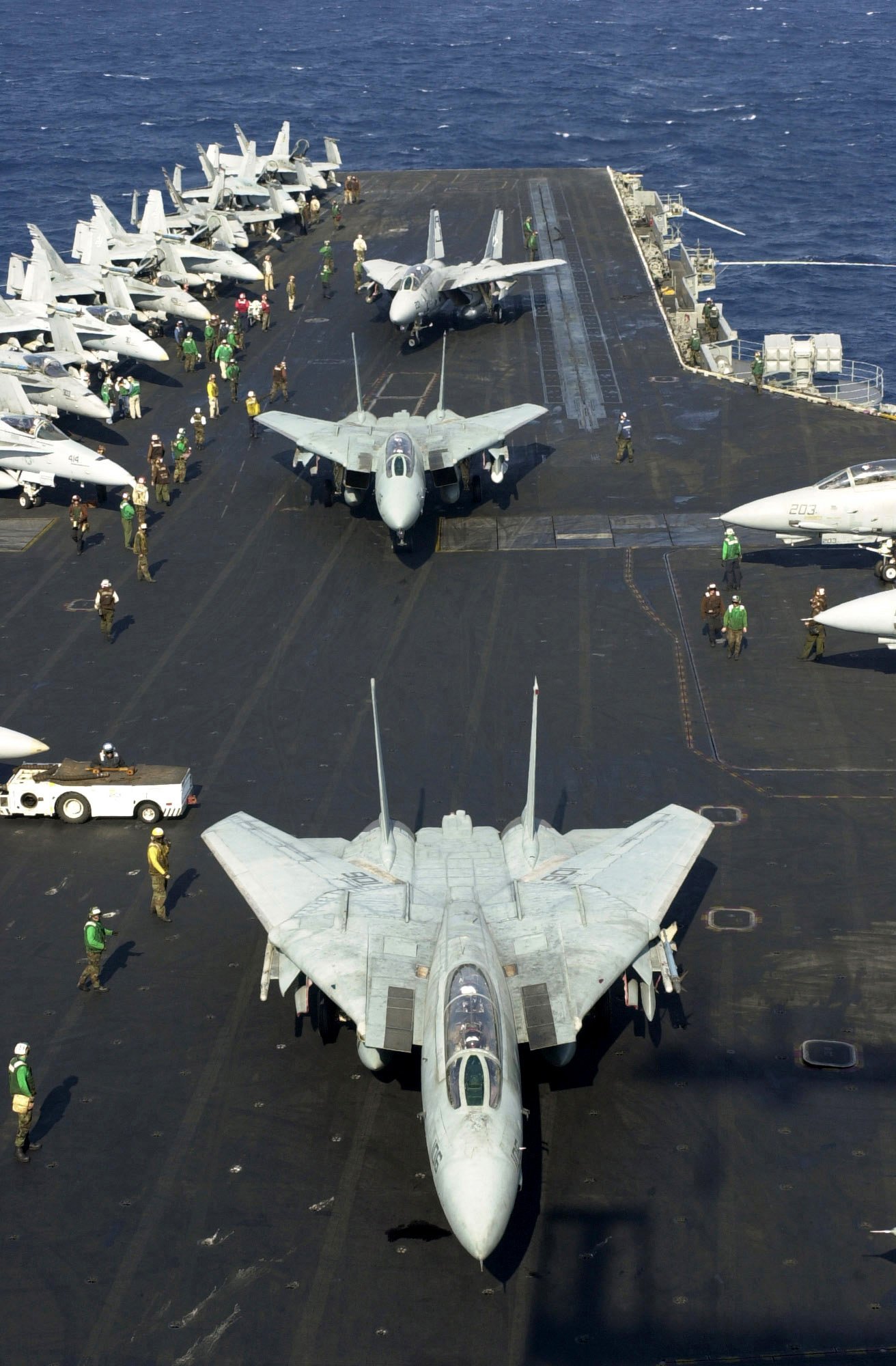 在日米海軍司令部 Auf Twitter こちらも縦型画像です 飛行甲板に並んだ3機のf 14トムキャット 01年11月撮影 夏のf14トムキャットまつり T Co Gtrlqirru5 Twitter 在日米海軍司令部 Auf Twitter こちらも縦型画像です 飛行甲板に並んだ3機のf 14トムキャット 01年11月撮影 夏のf14トムキャットまつり T Co Gtrlqirru5 Twitter