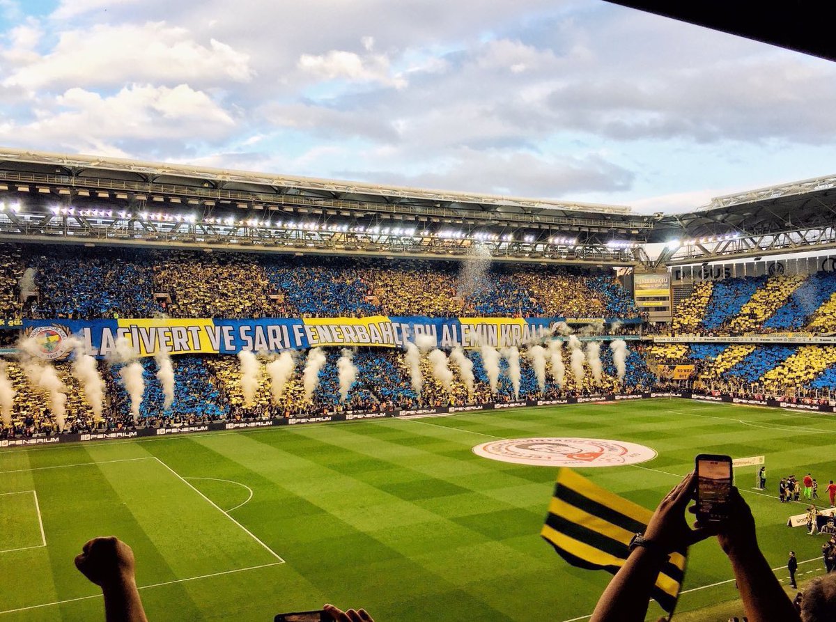 Şerefinle, Tarihinle en büyüksün FENERBAHÇE !!!
#DünyaFenerbahçelilerGünü