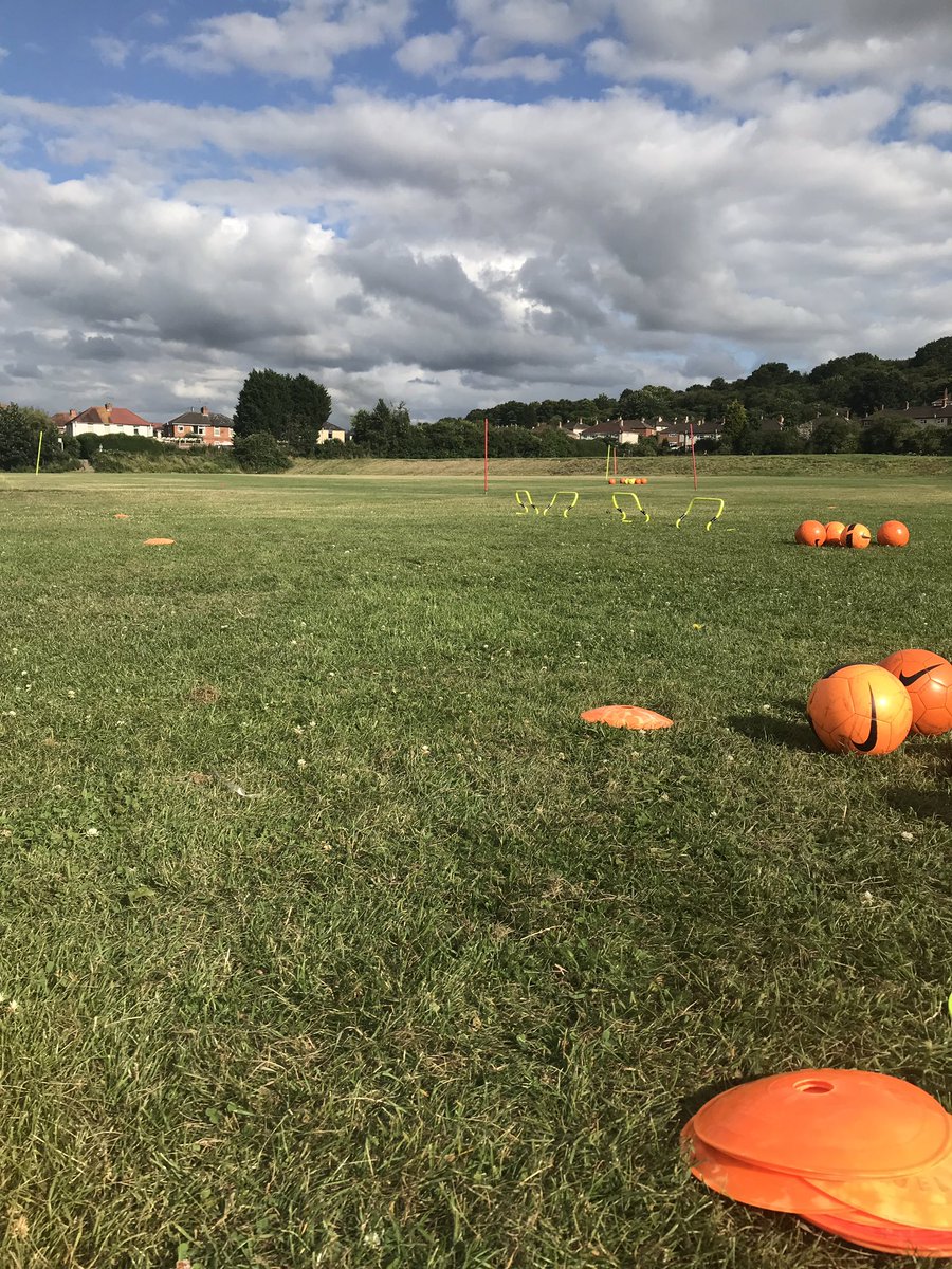 andyelleray's tweet photo. Last pre-pre season session last night ready for the big start on Monday @BCFCRTC @BCFCwomen - really strong GK groups across the club with high ambitions 🧤⚽️🧤#pathway #hardwork #honesty #commitment #GKUnion https://t.co/zNQmKsGJLj