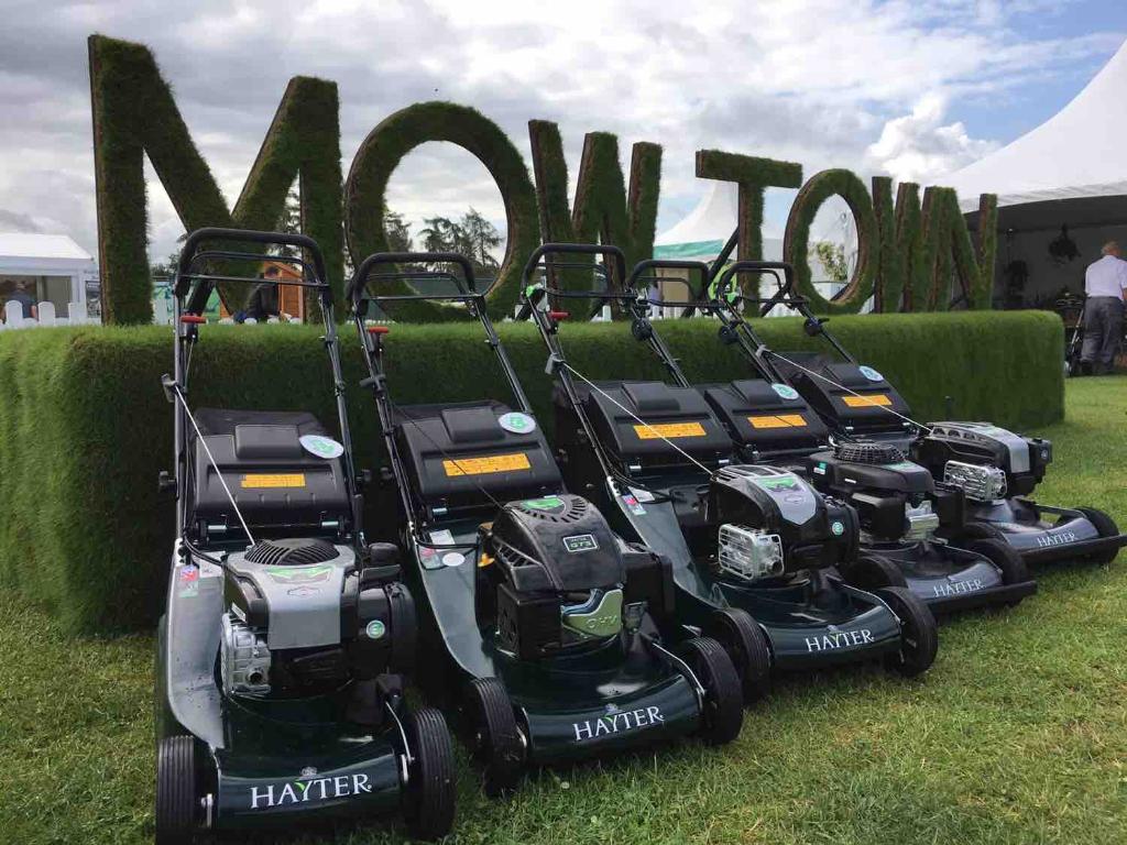 Day 3 is here at #RHSTatton! We’ve given the #Hayter Harriers a good polish. If you’re on the area, pop over to #MowTown where you can see for yourself. #HayterStripes #MadeInBritian