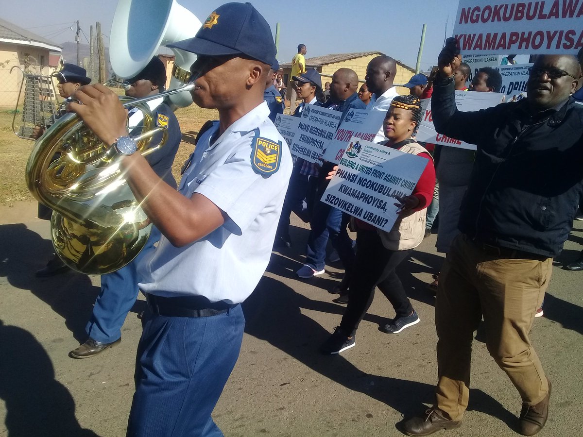 Pansula4ever's tweet photo. The Departmemt of Community Safety and Liaison in partnership with SAPS meet today (19 July 2019) to handover a mobile sitelite Community Services Centre at oKhalweni area ward 2 in Sweetwaters at eMphushini Community Hall.
 
#BuilingAUnitedFrontAgainstCrime. https://t.co/pkaKHtqj82