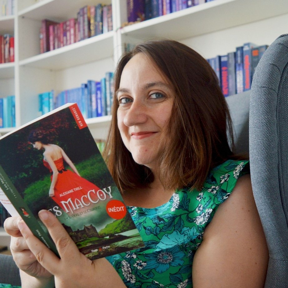 Je relis rarement des livres mais celui-ci je m'étais promis de le relire quand le tome 2 serait disponible. C'était un coup de cœur en mai 2018 et c'était toujours un mega coup de cœur en juillet 2019. Impossible de vous décrire tout ce que je ressens avec ce livre 😍