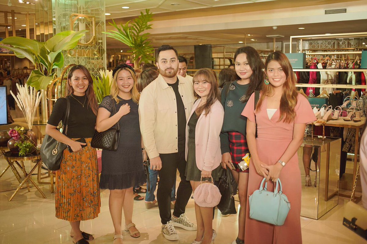 davaobloggers's tweet photo. Davaoeños can now get hold of Mark Bumgarner’s RTW Line as the Bumgarner Studios launched officially in Davao at Chimes Boutiques.
Thank you for inviting the Davao Bloggers!
#DavaoBloggers #BumgarnerStudios #DBStheBest #DBSStyleSquad #BumgarnerXChimes #FasionFriday https://t.co/5W10tMhOqb