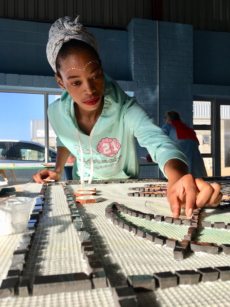OCEANSMILE4's tweet photo. OCEAN SMILE team learn and make it Mosaic art for community pathway #turkish #school #ATATURK #Southafrica  #township #artteacher #education  #love #kids https://t.co/3A6p8QZtsw