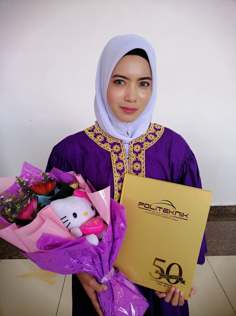 Rinaahmad_'s tweet photo. Satu satunya kakak yang i ada ,  hehe congratulations kakak , me love u so much 😘❤
#sisterlove #polisas https://t.co/ASQxzYau8w
