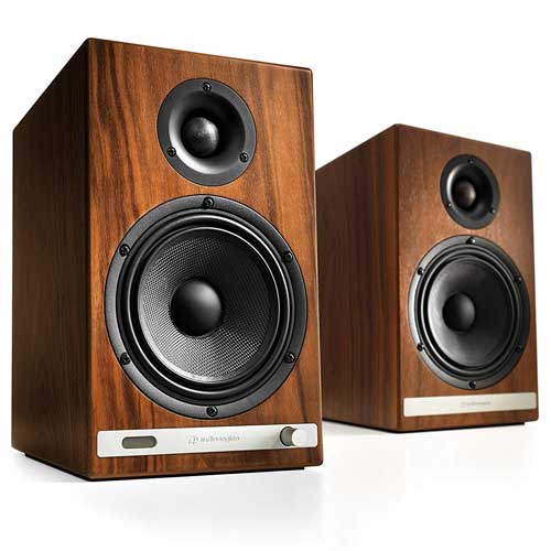 electro_guides's tweet photo. Best Bookshelf Speakers under $1000
#Speakers #BookshelfSpeakers #music
Furthermore, a buying guide is also included at the end so that you look for the precise features in your quest to get the best bookshelf speakers under 1000.
Read Review: https://t.co/GRUjmFkdiG https://t.co/cZCqL5v4sb