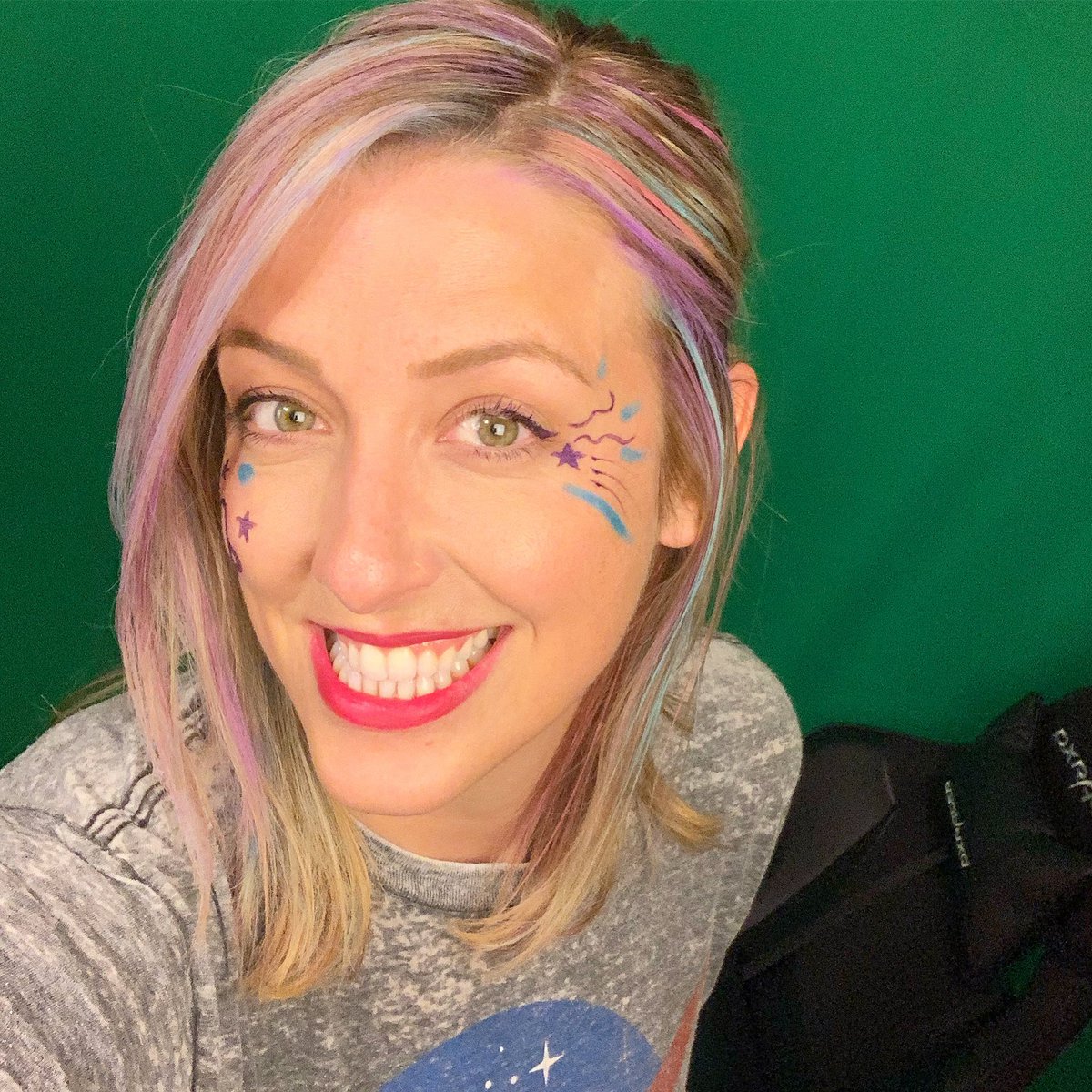 glitch_momma's tweet photo. Finally got my AC fixed! ❄️ short stream in 10 min... just cause I CAN (&amp; because I have space paint!) ✨💫💜💙🌙✨#live #saycheese #streamer #twitch #spacepaint #pathtopartner #celebrate #smallstreamer #gamer #video #livestream https://t.co/pQYSqTYZbZ