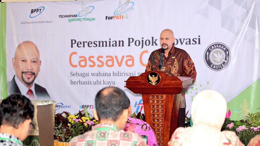BPPT_RI's tweet photo. Semoga #CassavaCastle menjadi awal bagi hilirisasi produk inovasi BPPT di bidang pangan, dan mampu membuka pintu kerjasama di bidang lainnya bersama Pemerintah Lampung.
#CassavaCastle bermula #DariPojokSampaiIstana, ujar @hammam_riza
#InnovationDrivenEconomy https://t.co/mZrg8XMRfs
