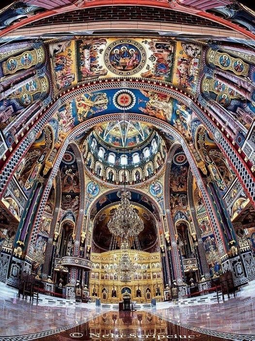 RoFrumoasa's tweet photo. Interiorul Catedralei Ortodoxe „Sfânta Treime” din Arad. https://t.co/tDN7mkauI8