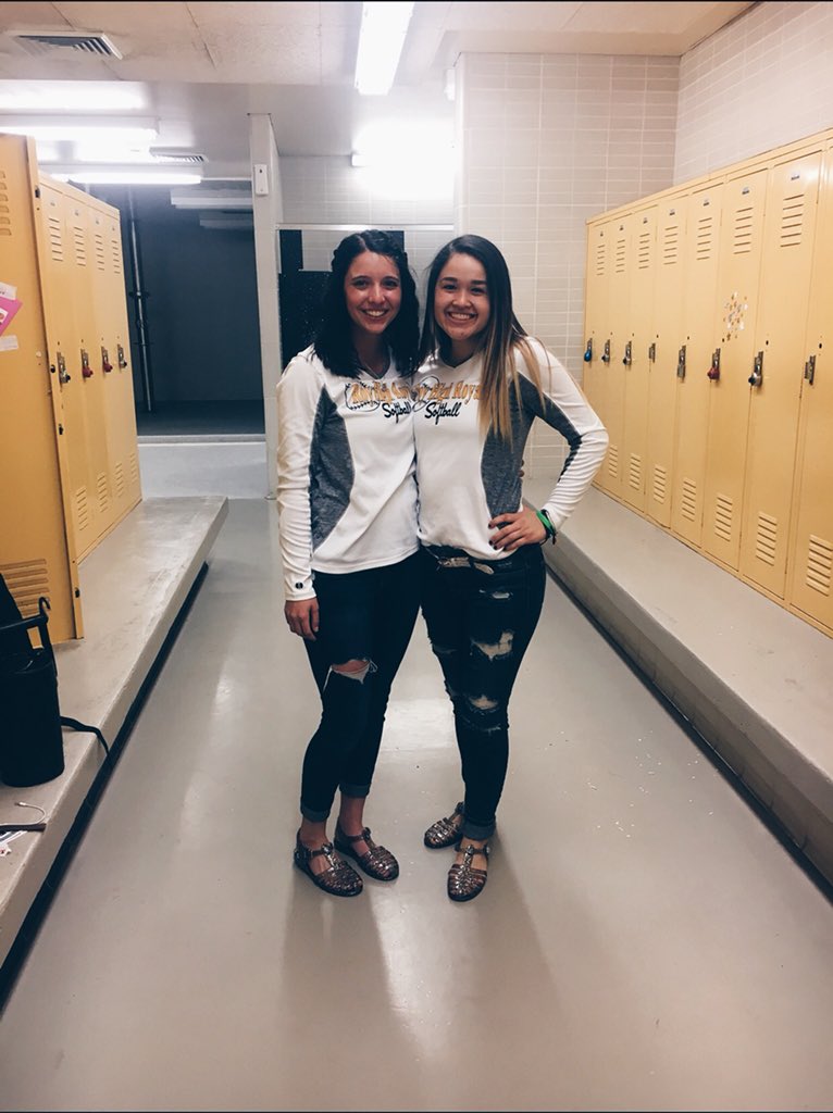 mia_fernandes27's tweet photo. Happy birthday to one of my oldest friends! So glad softball has made our paths cross. I love ya lots Karli J! 💛 https://t.co/SSZSiMTSBJ
