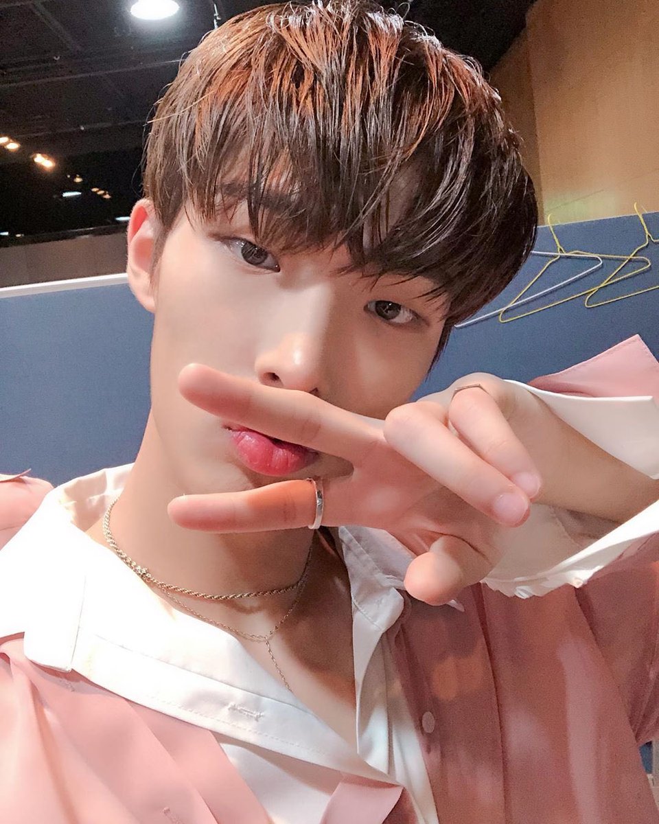 ATEEZUS's tweet photo. [📷] DAILY ATEEZ Pt. 2
.
If you would like to see pink ATEEZ💕
Please don't miss out M COUNTDOWN at 6PM after a while!📺🤗
.
#DAILY_ATEEZ #ATEEZ #에이티즈 @ATEEZofficial 

©️ ATEEZ, Instagram https://t.co/sYfsMA1DMk