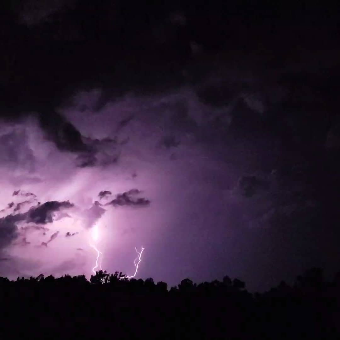realdwaynet's tweet photo. I captured these pics from a storm that rolled through the Clarkton area about 10pm on 7-18-19. #ncwx #ilmskywarn #wxtweet #lightning @medwick @TVsGabeRoss @kellie_wx @bladenonline @johnmmblake @ericdavisWECT @JustinMcKeeWx @NWSWilmingtonNC @StormHour https://t.co/g11kQ0ErM1
