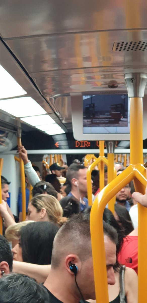 AguiPla's tweet image. @metro_madrid vuela ✈
Linea 6 a las 7:30 am