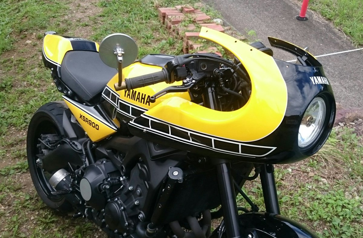 ファニーズカスタム 旧XSR900 ロケットカウル（9/6追加部品あり） ファニーズカスタム 旧XSR900 ロケットカウル（9/6追加部品あり