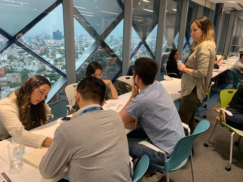 🔥Ayer tuvimos la #Masterclass de #UserResearch en <a href="/BBVA_Mex/">BBVA México</a> con 50 asistentes, en donde se hablamos de metodologías de investigación, #userpersonas, #empathymaps y #arquetipos con Giulia Angeletti, experta en el entendimiento de usuarios. #servicedesign #servicedesignmx