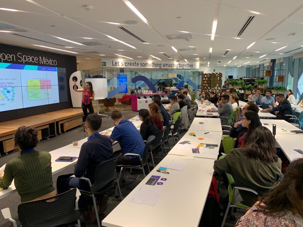 touchpointsmx's tweet photo. 🔥Ayer tuvimos la #Masterclass de #UserResearch en @BBVA_Mex con 50 asistentes, en donde se hablamos de metodologías de investigación, #userpersonas, #empathymaps y #arquetipos con Giulia Angeletti, experta en el entendimiento de usuarios. #servicedesign #servicedesignmx https://t.co/9rBXtw8mj2
