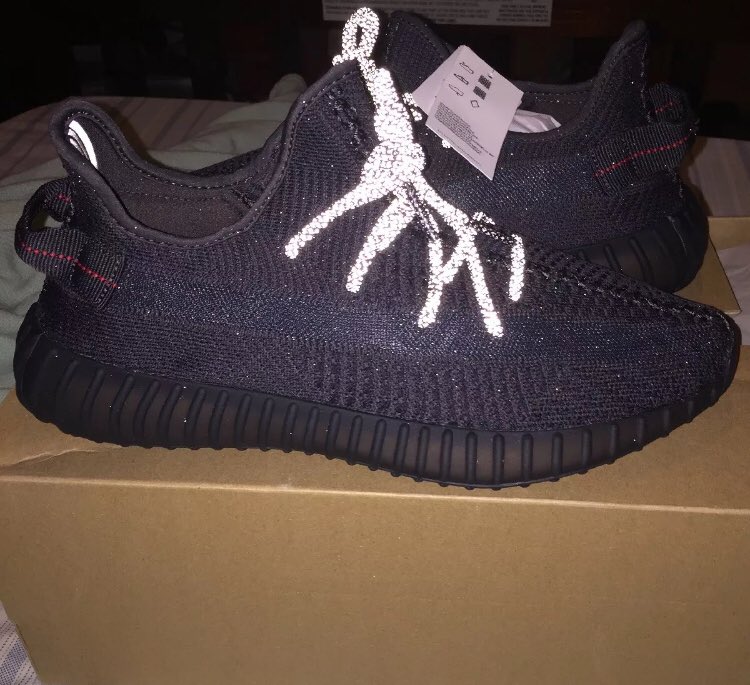 equan_imity_'s tweet photo. @The_Shit_Bot Black 350s 1 pair, cookgroup: @CookMoguls :) https://t.co/Mh1c6f70QV