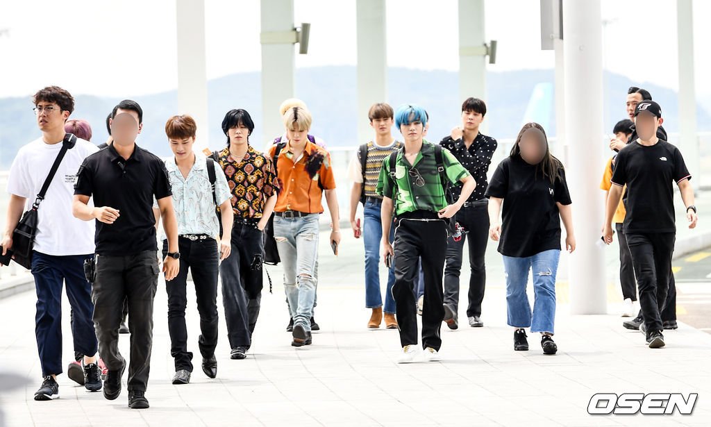 NCTDREAMCENTER's tweet photo. 190719 [PRESS] NCT 127 @ Incheon Airport heading to Singapore for NEO CITY Tour (1)

@NCTsmtown @NCTsmtown_127 https://t.co/LhFlEACSoQ