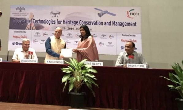 ficci_india's tweet image. Ms @umareddyhm, Co Chair, FICCI Karnataka State Council presents &apos;Green Certificate&apos; to Dr K Kasturirangan, Advisor, @isro &amp;amp; Chairman, @NEP during the conference on #GeospatialTechnologies for Heritage Conservation &amp;amp; Management organized by @ficci_india &amp;amp; @NIAS_India.