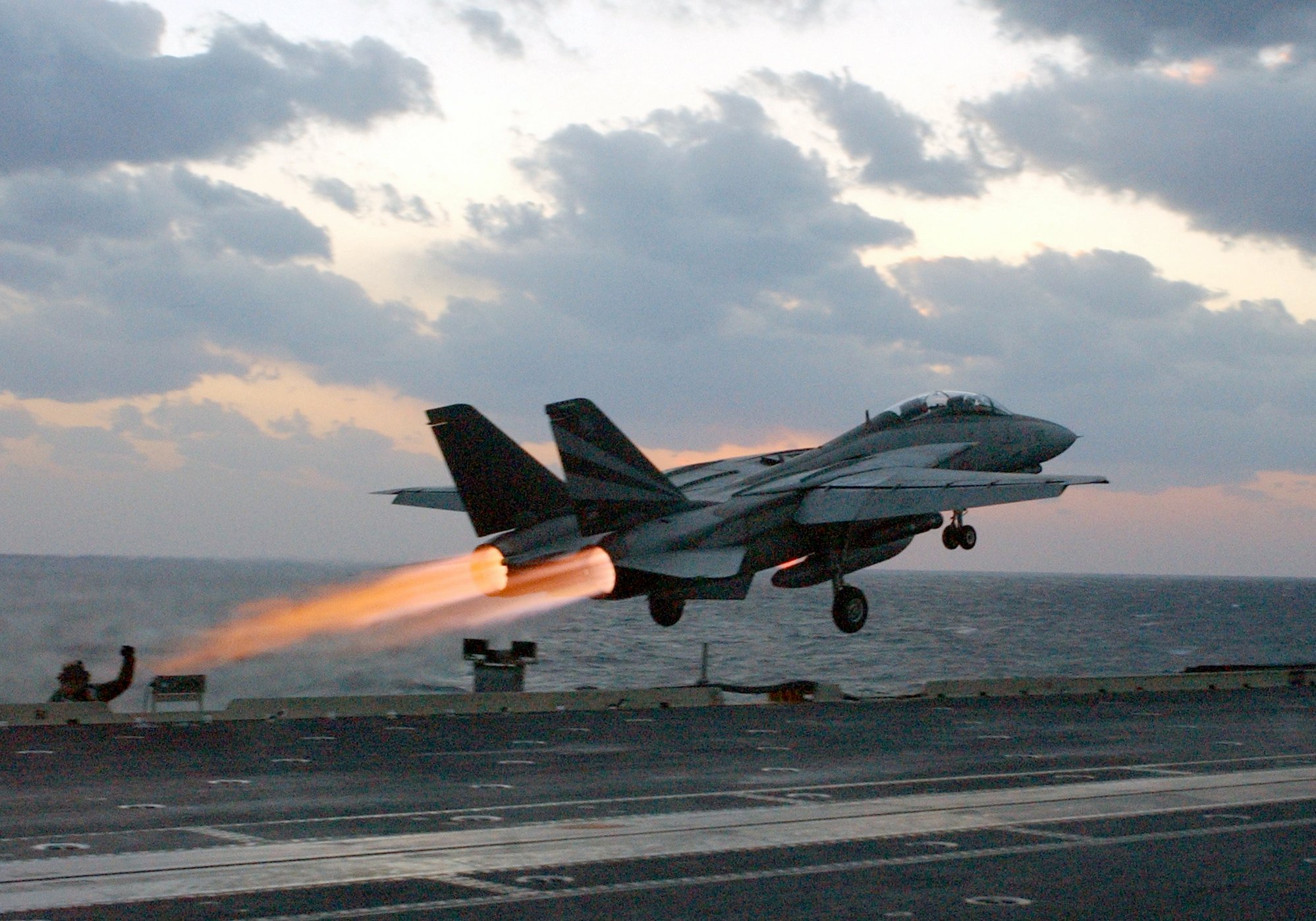 在日米海軍司令部 F 14トムキャット アフターバーナーが良いですね 02年11月撮影 夏のf14トムキャットまつり T Co Cu86ghzkg3 Twitter