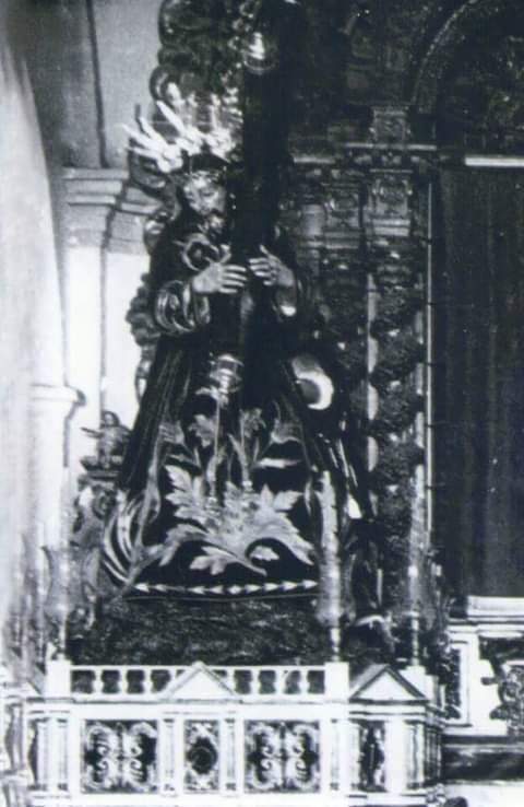 Tal día como hoy, el 19 de Julio de 1936 nuestros antiguos Titulares eran destruidos en la puerta de la capilla, junto con la práctica totalidad de enseres de la Hermandad, objetos litúrgicos y vasos sagrados.