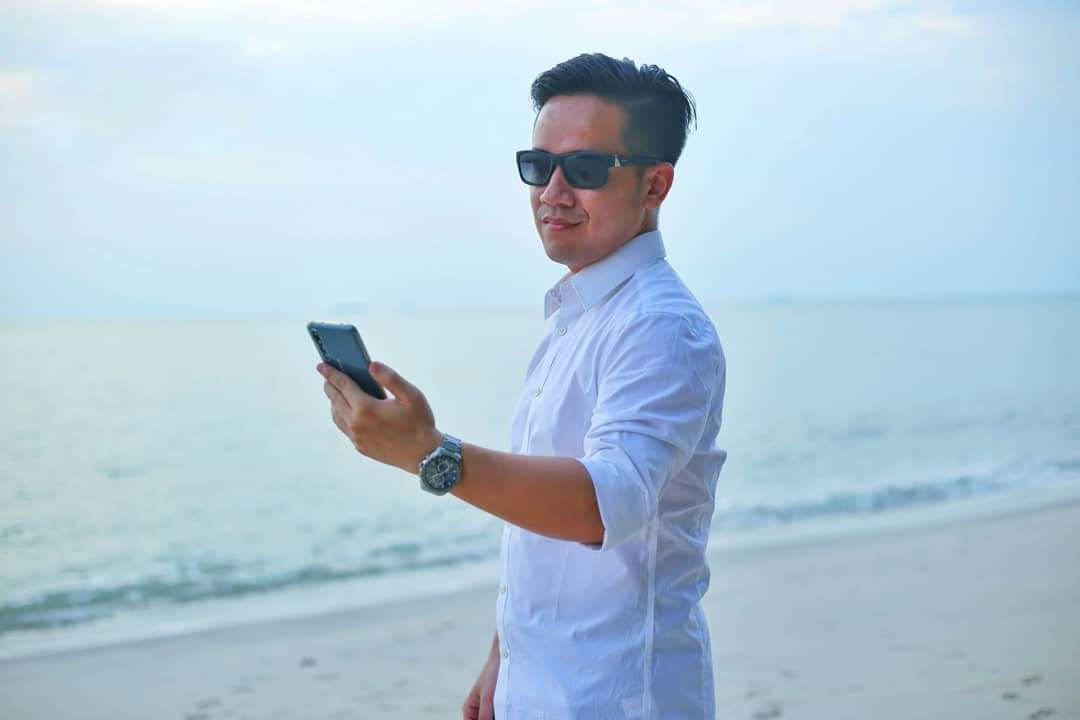 CallingGeorge's tweet photo. Date : 2019.07.03
Photo by : 乔治勇 (George Yong)
Model by : David Chong 
Location : Pantai Pasir Panjang Laut Segari
#canon80d 
#canon6d
#canon5d
#canon 
#canonmalaysia
#fujixt3
#fujifilmxt3
#fujifilm
#fujifilmmalaysia
#personalportrait
#PersonalBeachportrait 
#personalprofile https://t.co/xTxmEcXVQO