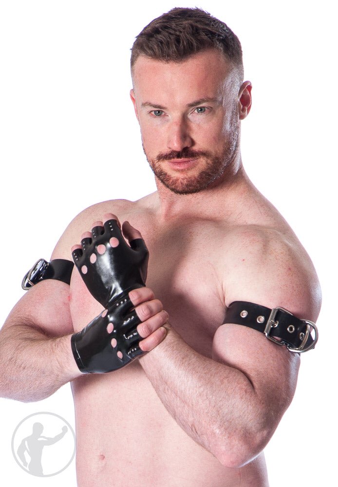 invinciblerubbr's tweet photo. Brand New - Rubber Fingerless Knuckle Gloves https://t.co/i0a4egyC0Q #irubr #lifetish #invinciblerubber #rubbergloves #knucklegloves #latexaccessories https://t.co/mFdKRiWJTe